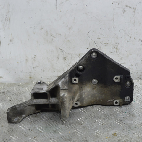 Кронштейн компресора кондиціонера 11910EB300 NISSAN