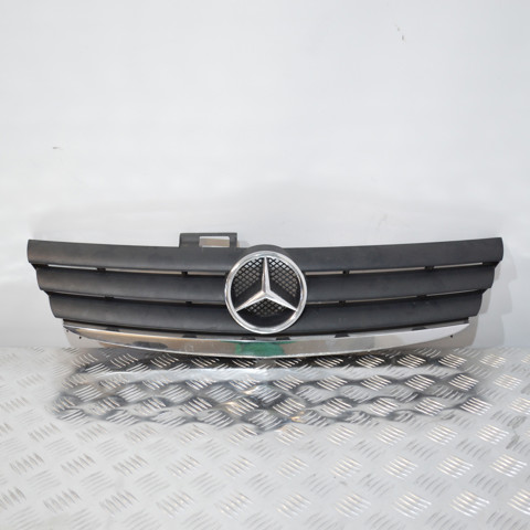 Облицювання радіатора 1698800083 MERCEDES