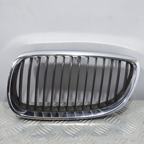 Решітка радіатора ліва 22405910 BMW