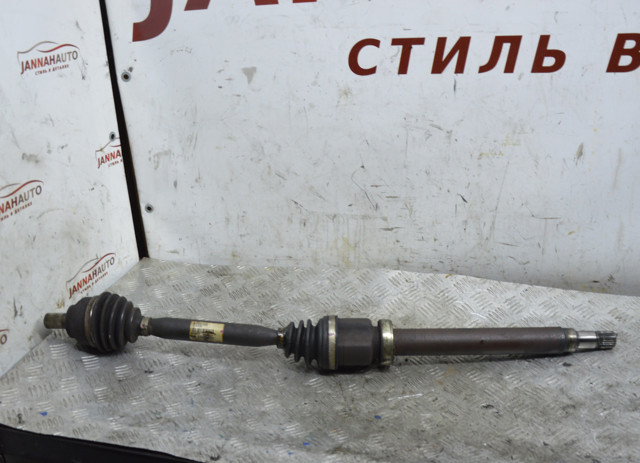 Піввісь передня, права 30783168 VOLVO
