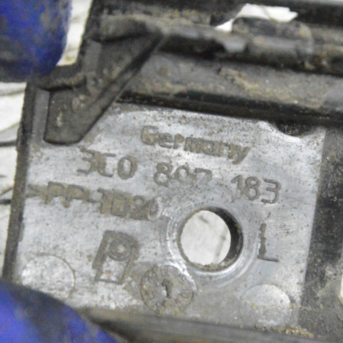 Направляюча переднього бампера, ліва 3C0807183 VAG