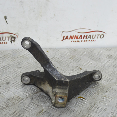Кронштейн подушки КПП 3M517M125AE FORD