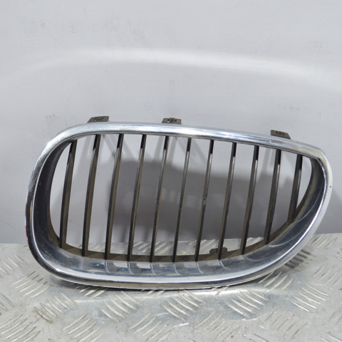 Решітка радіатора ліва 51137027061 BMW