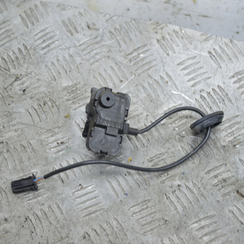 Лічинка замка паливного бака 5C6810773H VAG