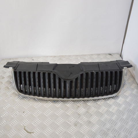 Решітка радіатора Skoda Fabia 2