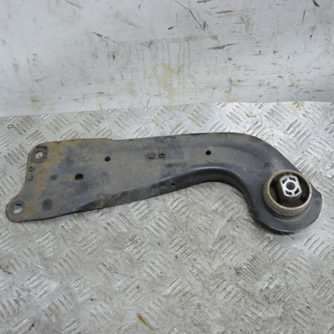 Важіль/тяга задньої підвіски подовжній нижній, лівий 5Q0505225C VAG