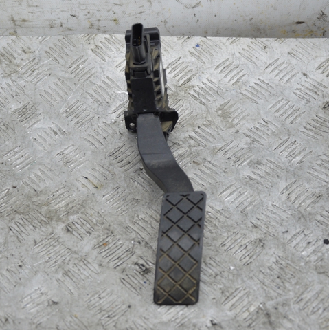 Підаль газу 5Q1723503F VAG