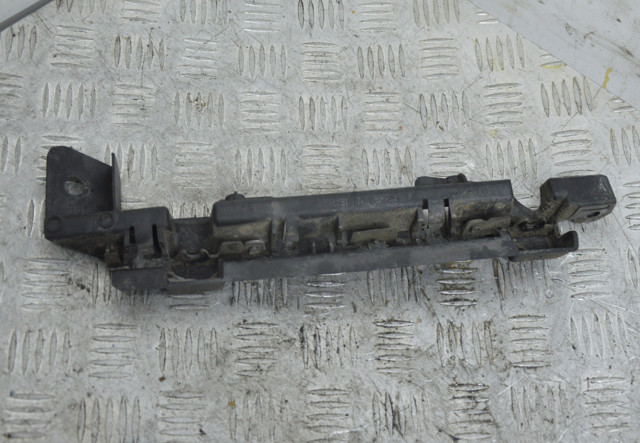 Ліве кріплення переднього бампера 622210006R RENAULT