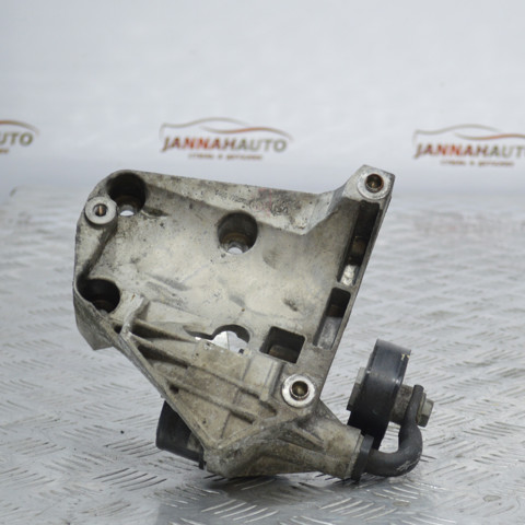 Кронштейн компресора кондиціонера 64557786708 BMW