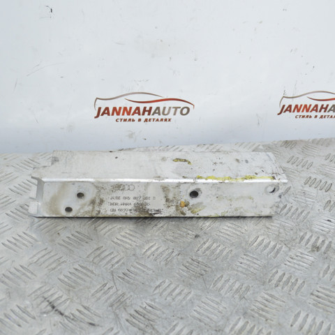 Кронштейн підсилювача заднього бампера 8R0807331B VAG