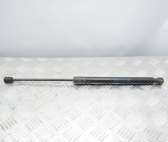 Амортизатор двері п'ятої 8R0827552A VAG