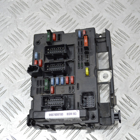 Корпус запобіжників 9657608780 PEUGEOT