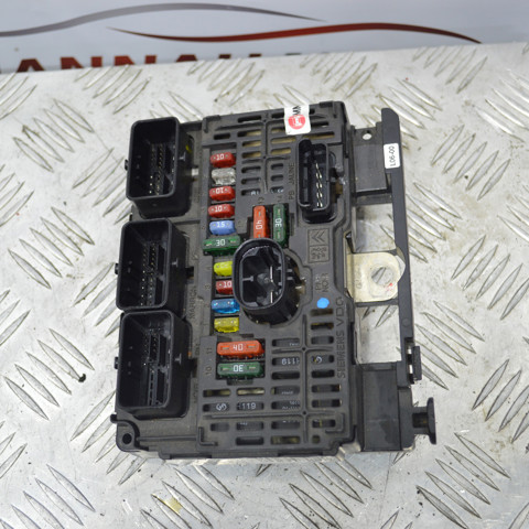 Коробка запобіжників 9657718780 PEUGEOT