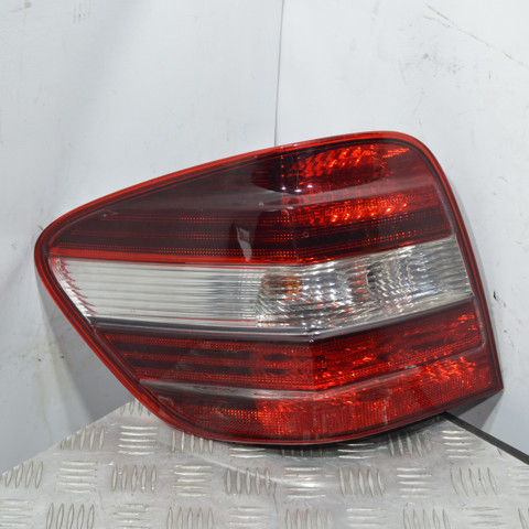 Ліхтар задній лівий A1648203964 MERCEDES