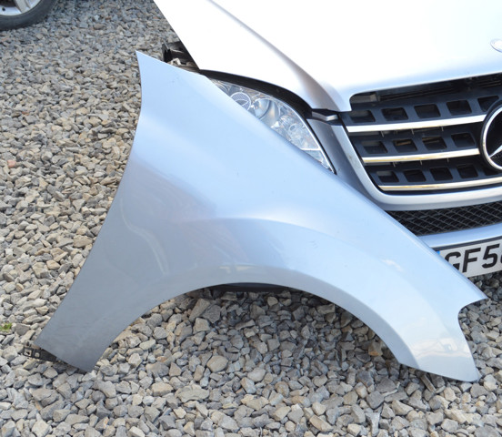 Переднє праве крило A1648810201 MERCEDES