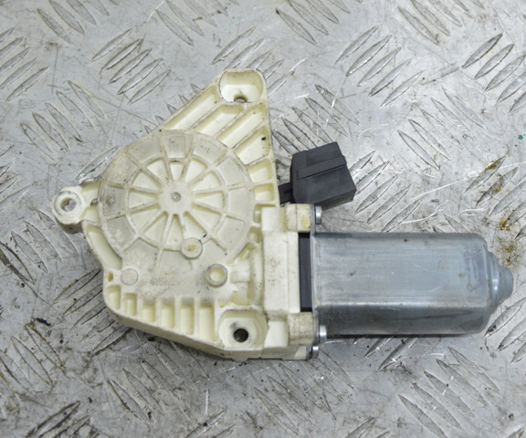 Мотор склопідйомника дверей передніх, лівих A1698204342 MERCEDES