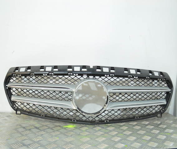 Решітка радіатора A1768880260 MERCEDES