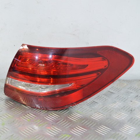 Задні ліхтарі A2059065200 MERCEDES