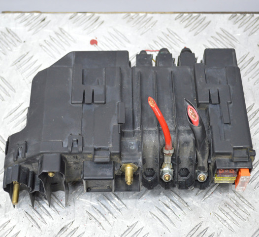 Корпус запобіжників A2215401250 MERCEDES