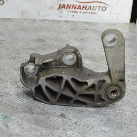Кронштейн подушки (опори) двигуна, задньої BP4S39010B MAZDA