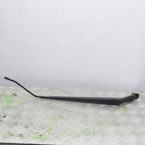 Важіль-поводок двірника лобового скла CC3067321A MAZDA