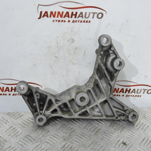 Кронштейн подушки (опори) двигуна, правої GK2Q6030AA FORD