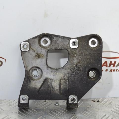 Кронштейн компресора кондиціонера RF7L15810 MAZDA