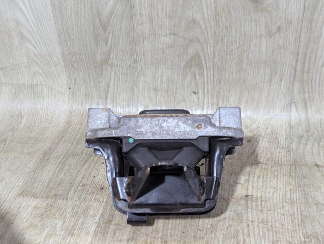 Подушка (опора) двигуна, права передня 1091A211 MITSUBISHI