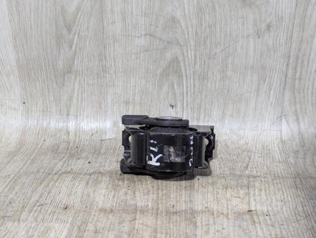 Подушка двигуна передня 1236136150 TOYOTA