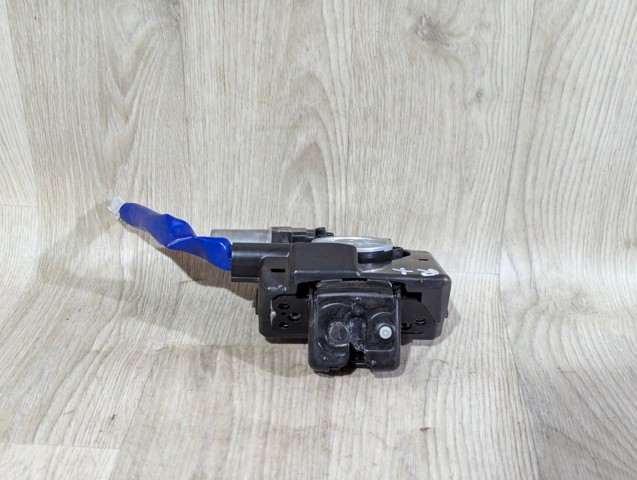 Замок, ручка і привід (багажника) 1638000790 TOYOTA