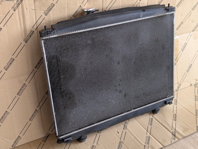 Радіатор основний 1640036120 TOYOTA