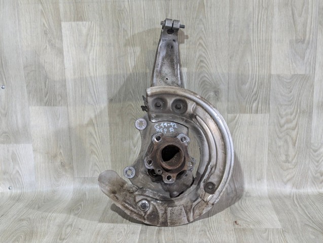 Кулак поворотний передній правий 31206884378 BMW
