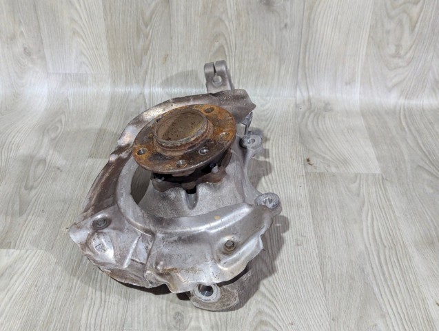 Кулак поворотний передній лівий 31216775769 BMW