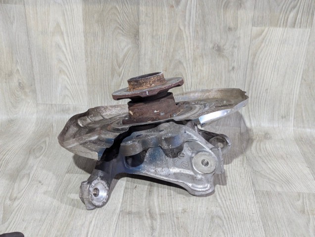 Цапфа поворотного кулака 33326793769 BMW
