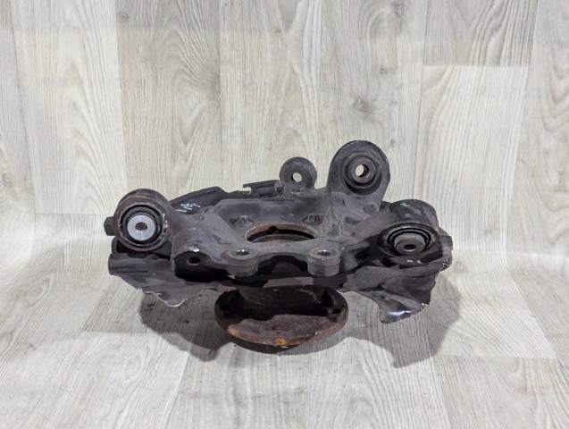 Цапфа поворотна права 33406797570 BMW