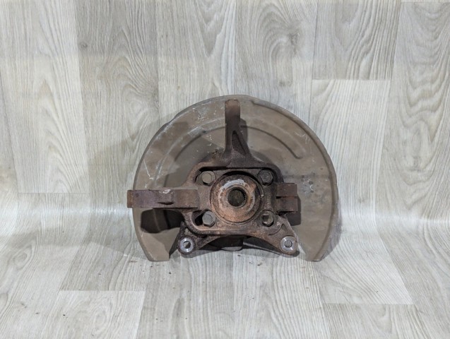 Цапфа поворотна права 3870A008 MITSUBISHI