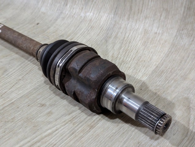 Піввісь задня, ліва 4234048130 TOYOTA