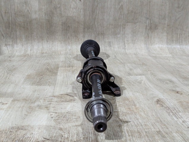 Піввісь передня, права Toyota RAV4 V