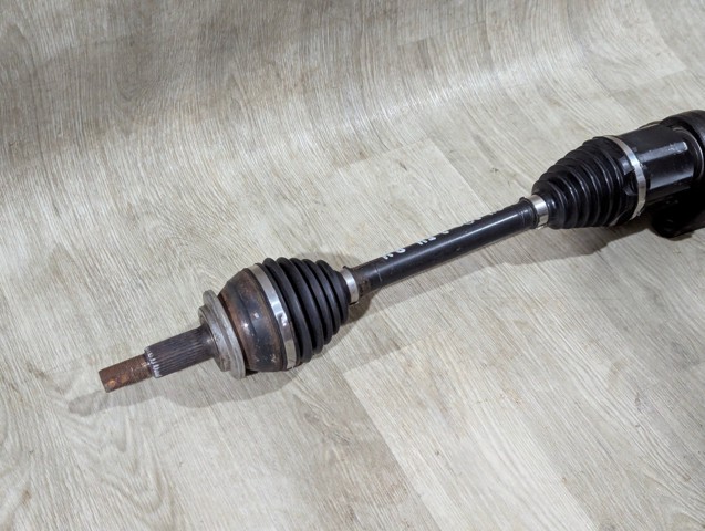 Піввісь передня, права 4341042300 TOYOTA