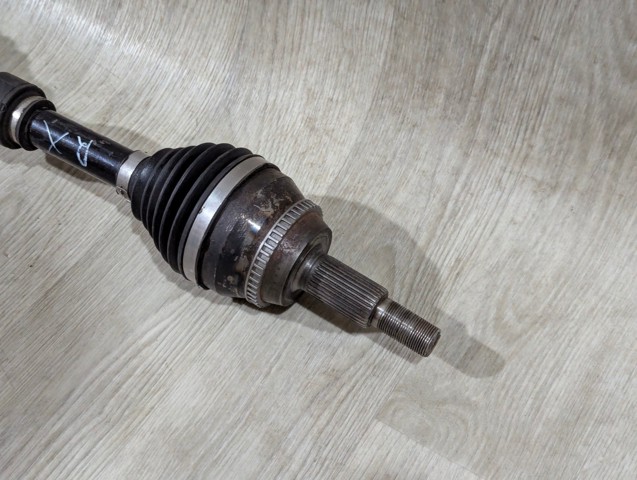 Привід передній правий 4341048150 TOYOTA