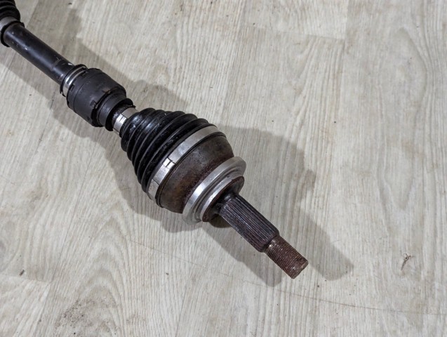 Піввісь передня ліва 4342047031 TOYOTA
