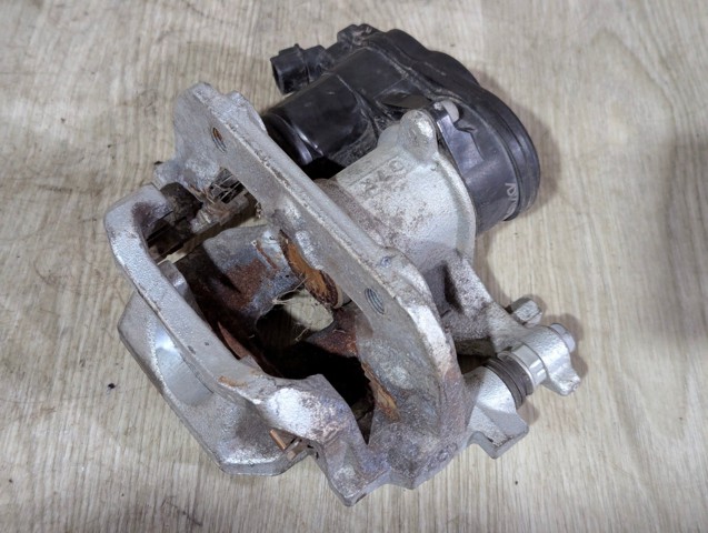 Супорт гальмівний задній правий 4783006170 TOYOTA