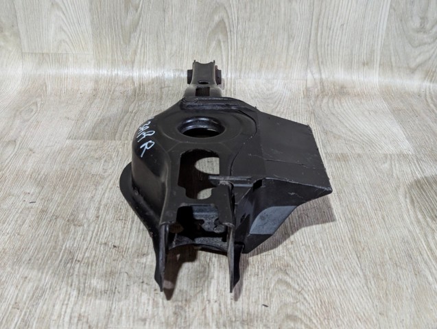 Балансир задній нижній 4873042060 TOYOTA