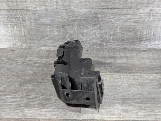 Кронштейн бампера заднього, правий 5215533020 TOYOTA