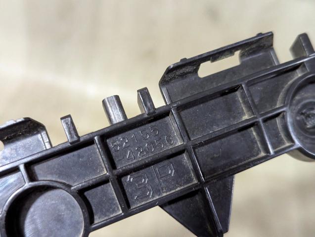 Кронштейн бампера заднього, правий 5215542050 TOYOTA