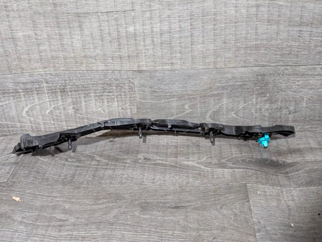 Направляюча заднього бампера, ліва 5215678020 TOYOTA