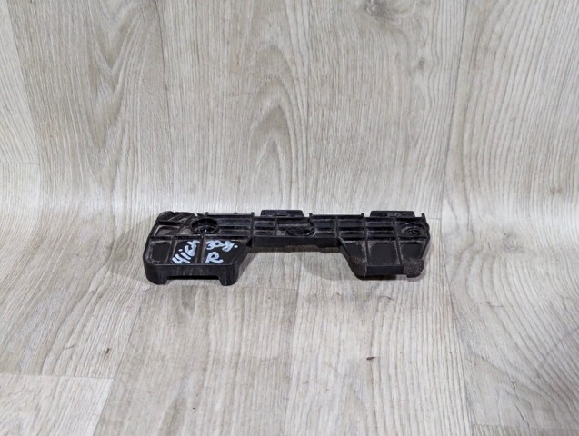 Кронштейн бампера заднього, правий 5215748010 TOYOTA