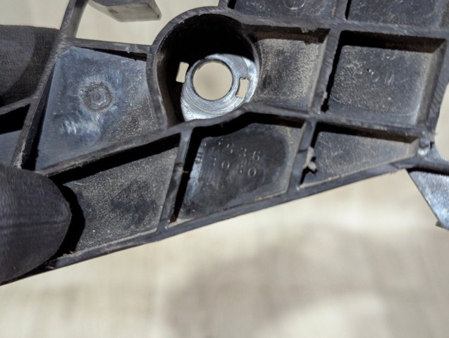 Кріплення бампера 5253653030 TOYOTA