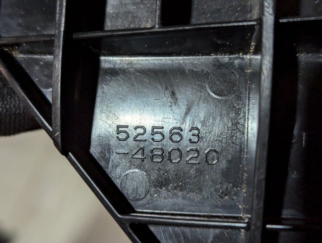 Ліве кріплення заднього бампера 5256348020 TOYOTA