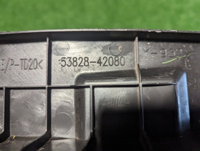 Ущільнювач крила 5382842080 TOYOTA